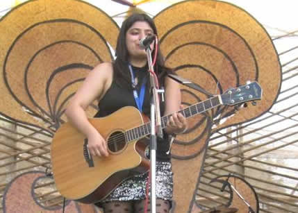 female guitar players pune